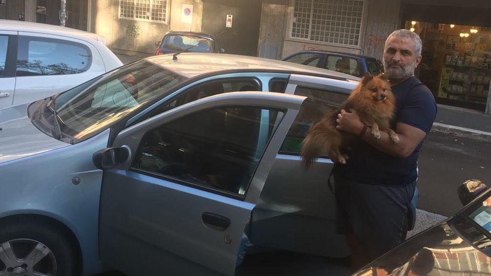 Vive in auto a Roma con il cane: «Aiutatemi a tornare a Luras» 