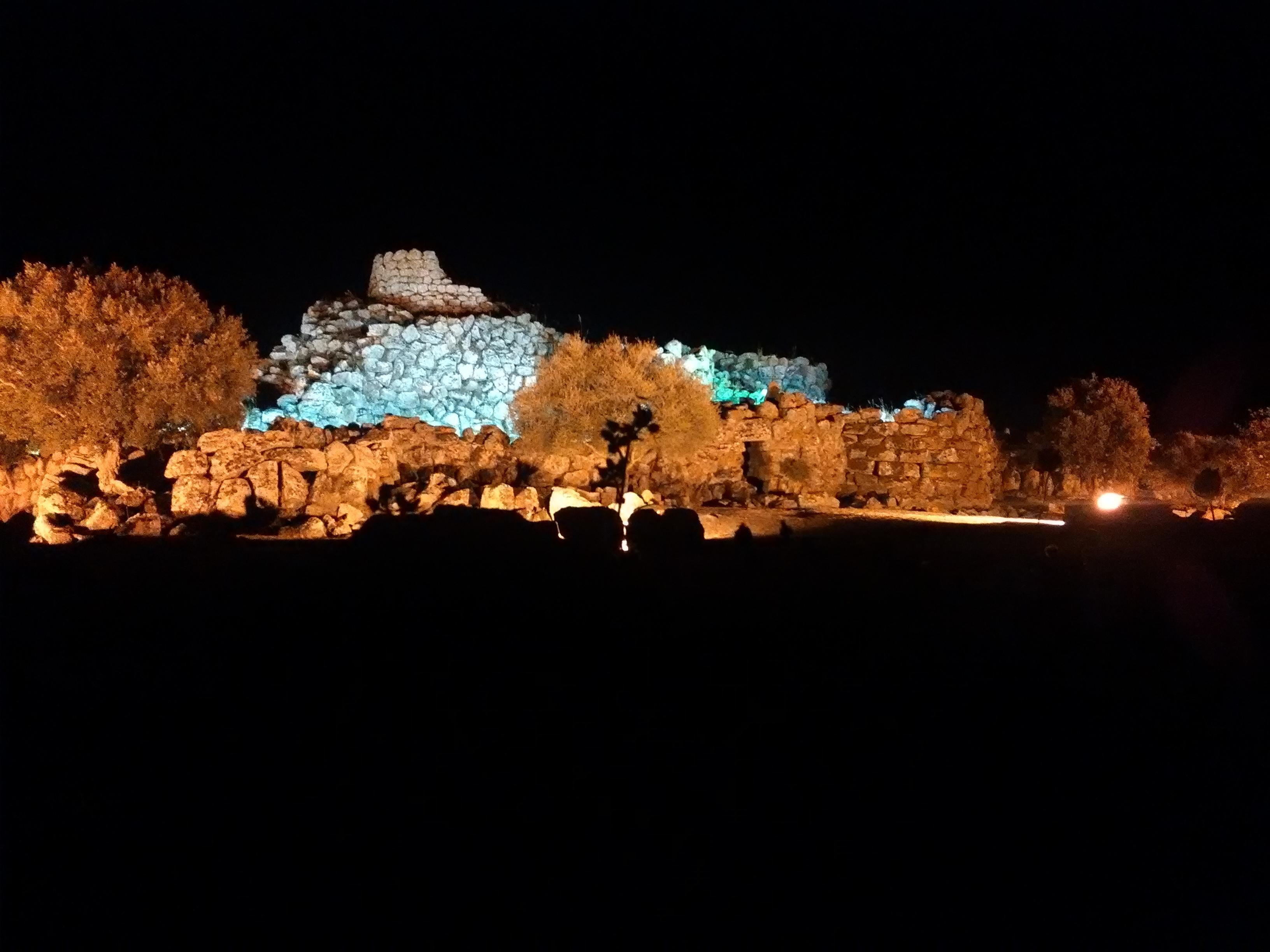 Sa Notti Arrubia: a Orroli tour sensoriale nel nuraghe, dress code una maglietta rossa