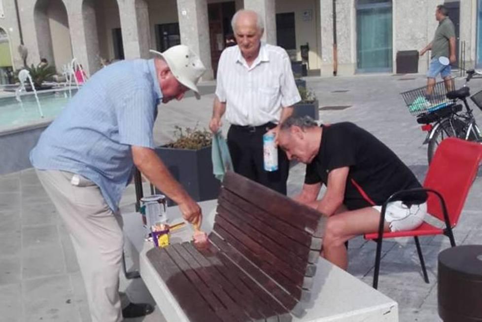 Due mani di vernice per abbellire la piazza di Codigoro 