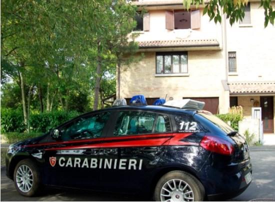 Finale, minorenni rubano la borsa a una donna: arrestati per furto