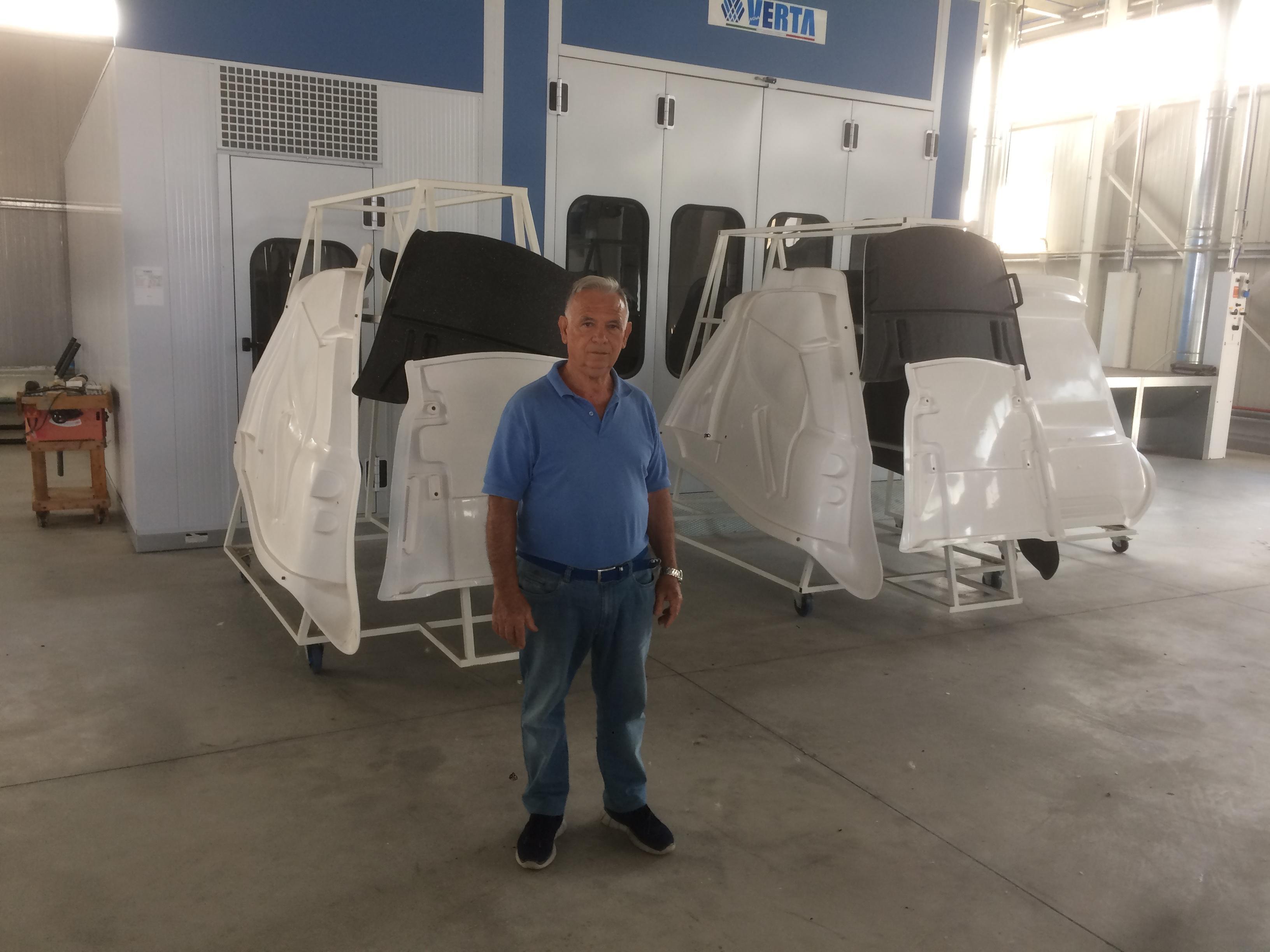 Giovanni Monni nello stabilimento di Bolotana