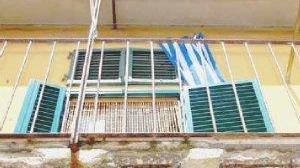 Un balcone marcio alle case comunali