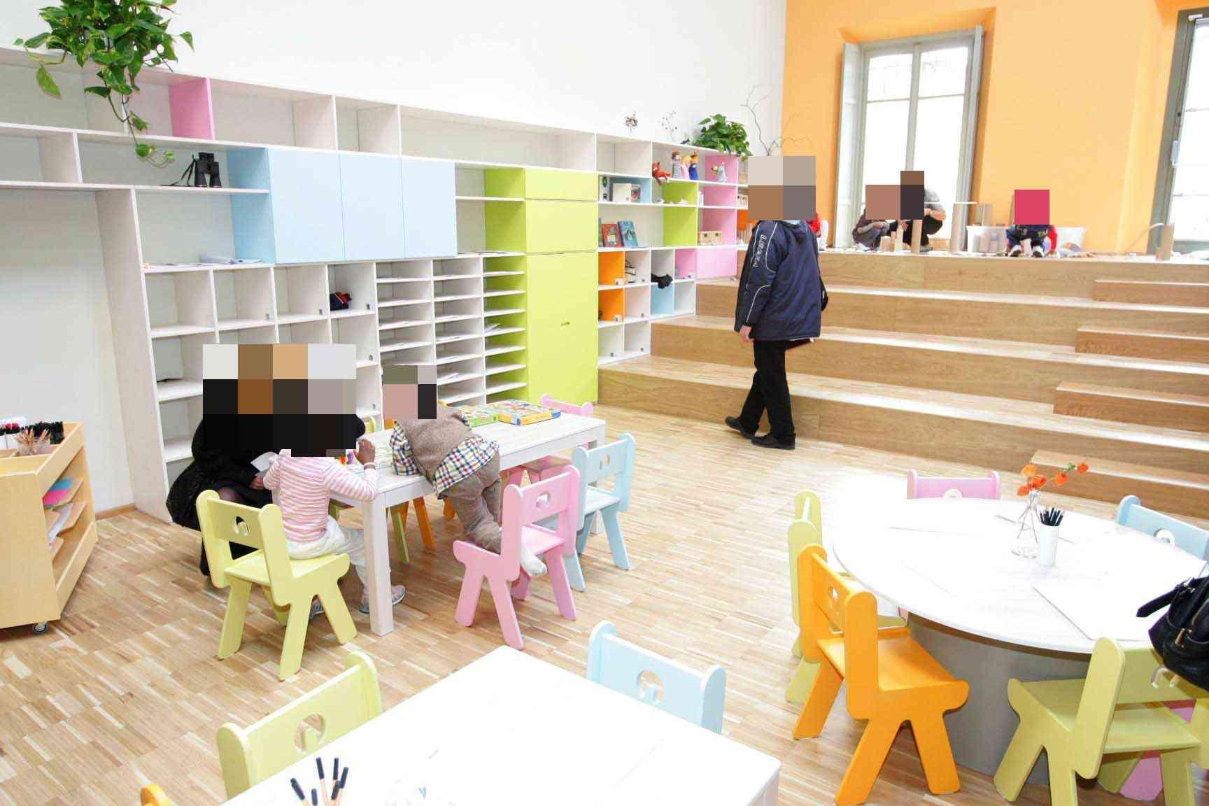 Pizzicotti e vessazioni ai bimbi: sospesa maestra del Malaguzzi 