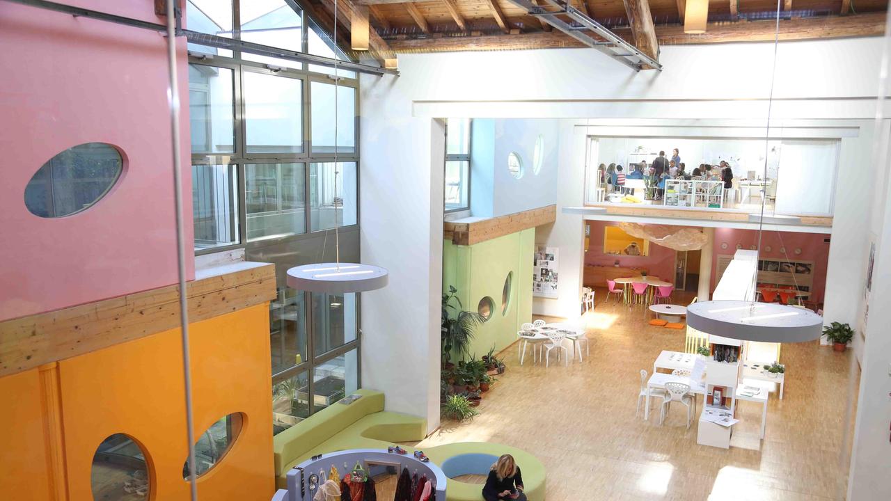 Reggio Emilia, il Comune allontana la maestra indagata per maltrattamenti