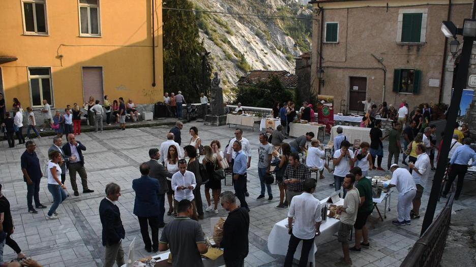 Le cave, il marmo e lo stile Colonnata Piccolo e tipico, storia di un successo