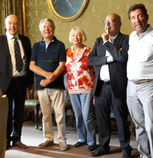 Il pittore del cinema Casaro ospite in municipio