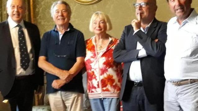 Il pittore del cinema Casaro ospite in municipio