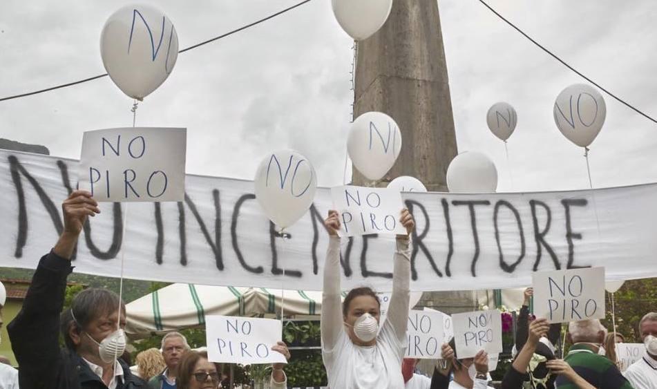 In corteo dalla stazione fino alla Kme per dire no al progetto pirogassificatore 