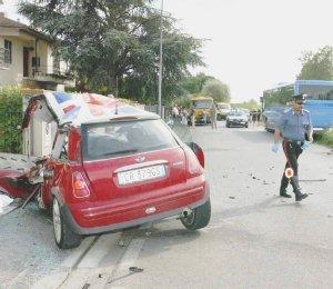 Un’immagine dell’incidente e la foto di Alessio pubblicata su Facebook
