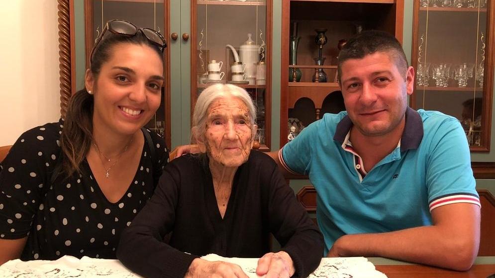 Un’intera comunità in festa per i 102 anni di “tia” Maria Mele