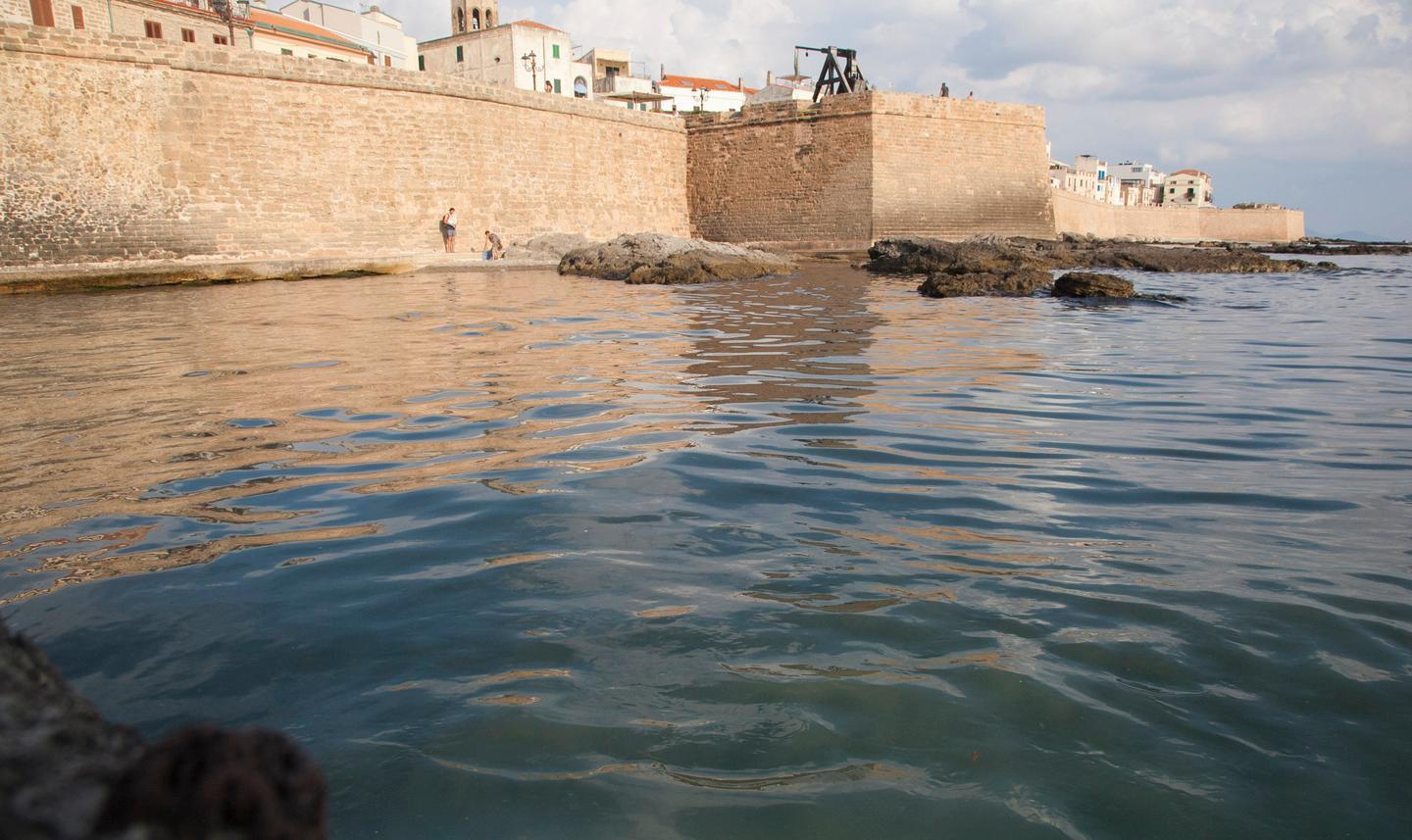 Scarichi sotto i bastioni da una sola fognatura