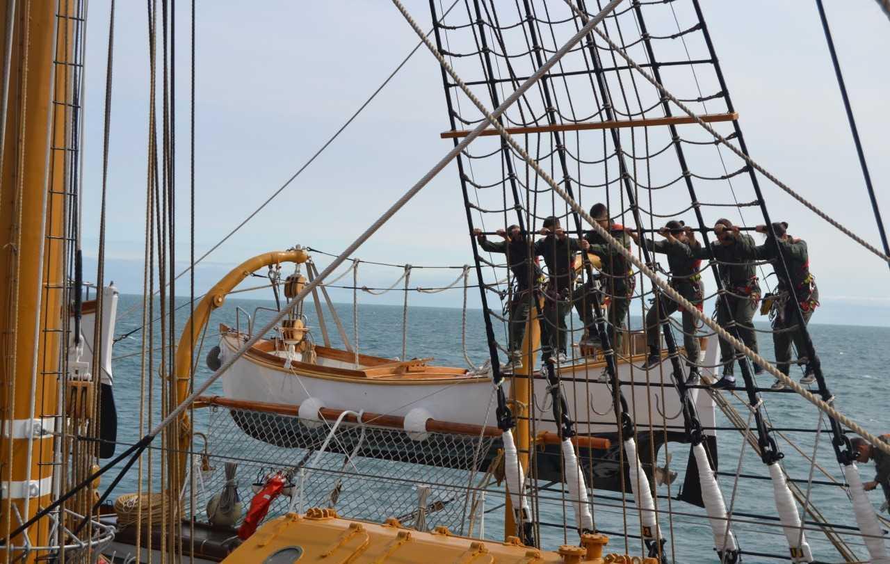 Il cuore sardo della Vespucci, a bordo venti marinai dell'isola