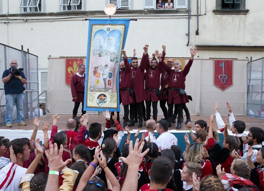 Palio di Pescia, pronti alla sfida ma con gli occhi al cielo 
