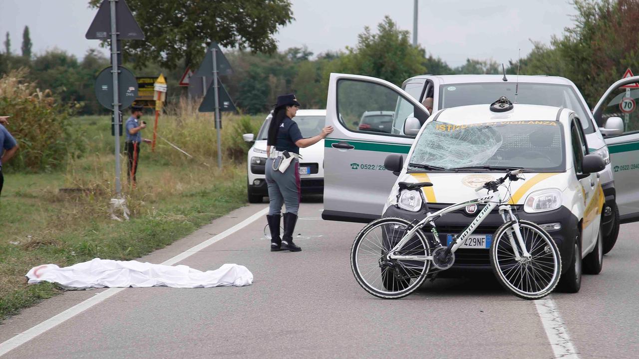 A 13 anni muore travolto da un'auto