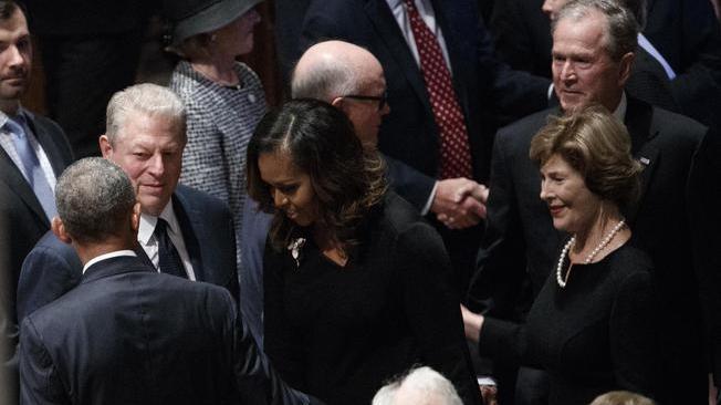 McCain: gentilezza Bush a Michelle Obama
