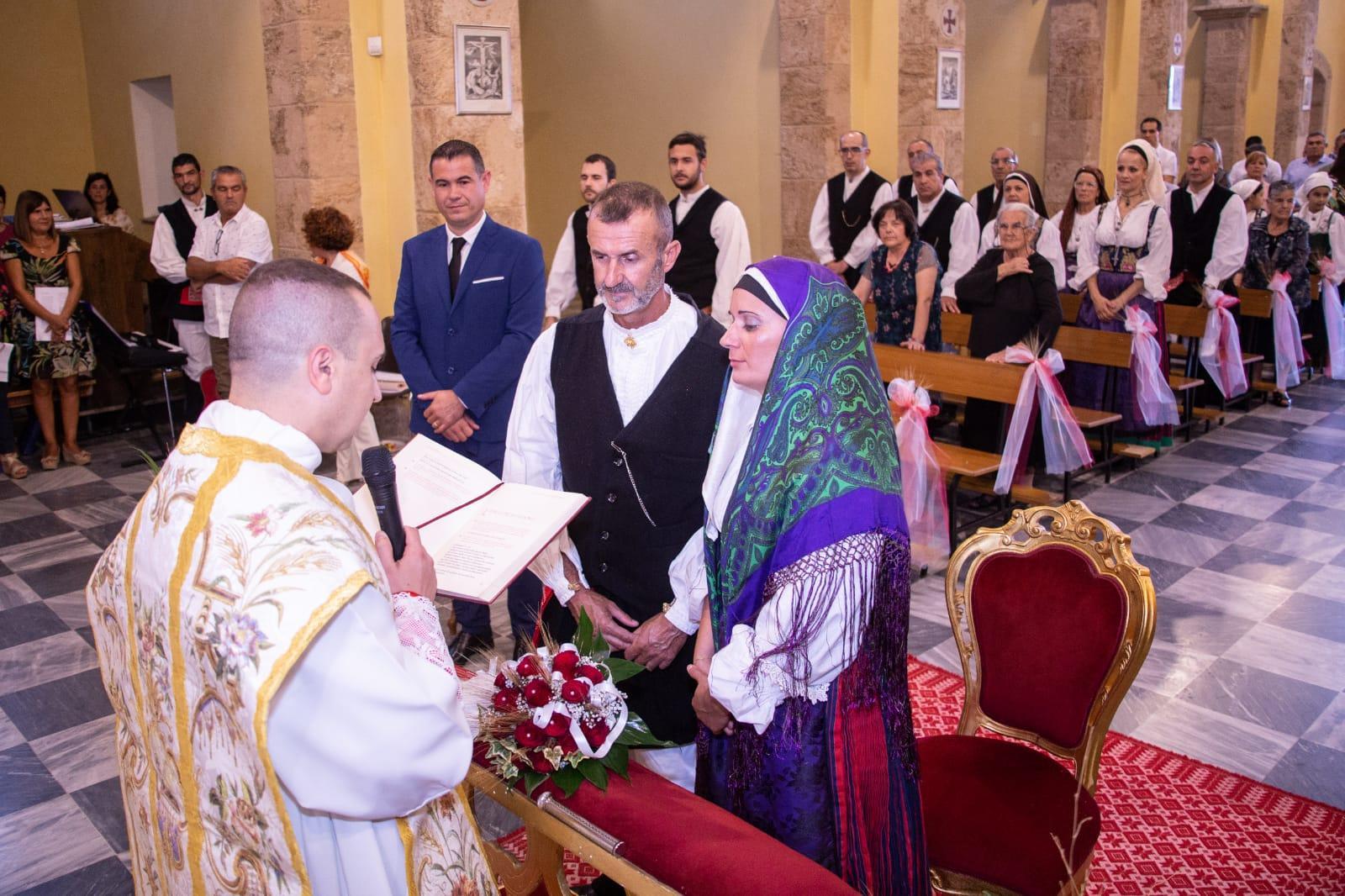 Oggi sposi, con l'abito tradizionale