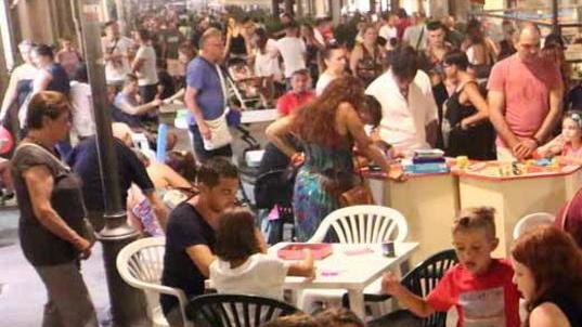 Folla al mare, deserto in città: «In centro un’estate povera»