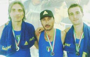 Nella foto: da sinistra Cecconi (VVF Billi), Mauro Martelli (VVF Tomei) e il pisano Alonzi