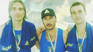 Nella foto: da sinistra Cecconi (VVF Billi), Mauro Martelli (VVF Tomei) e il pisano Alonzi