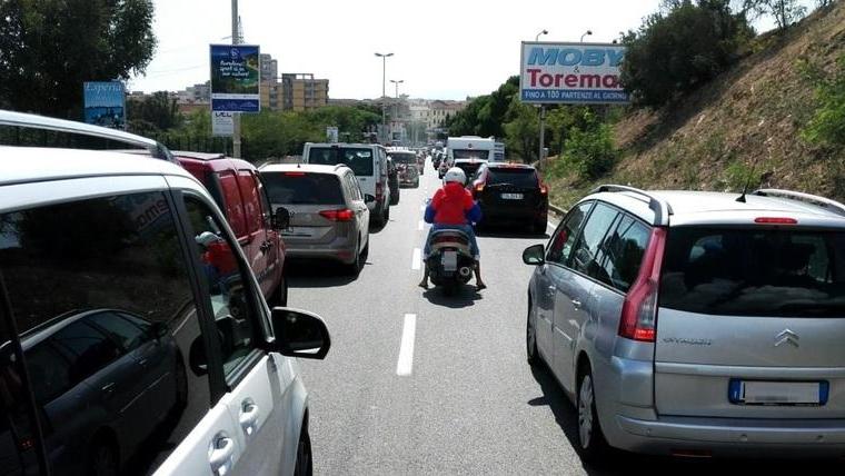 Lunghe code Un altro sabato nero per il traffico