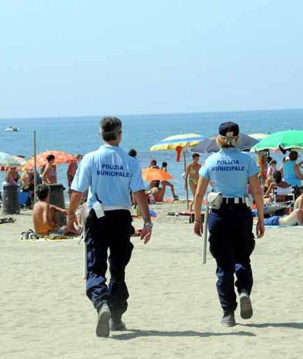 Ambulanti in fuga alla vista degli agenti
