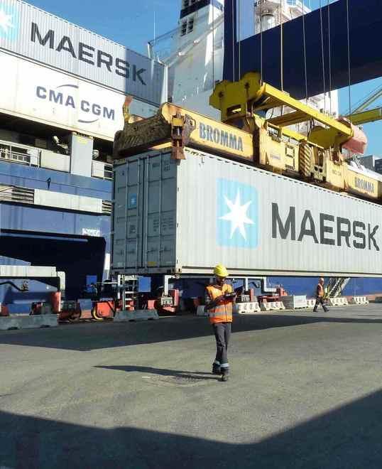 Volano i traffici ro-ro, si sgonfiano i container 