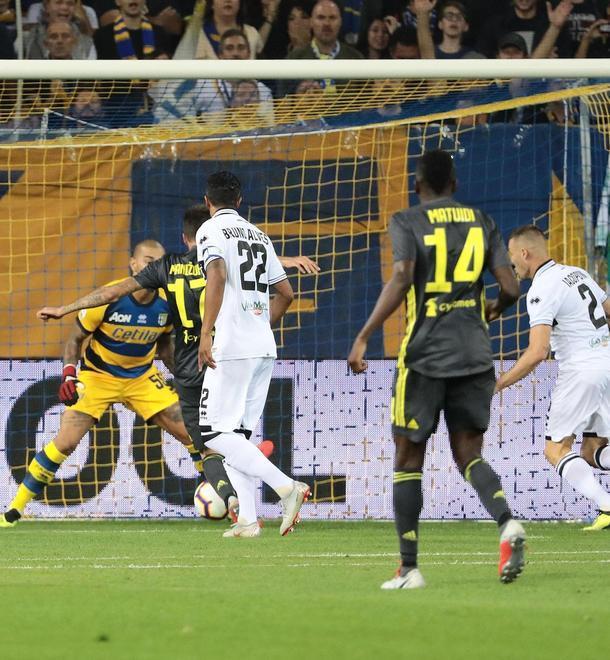 La Juve fatica contro il Parma L’Inter dilaga, tris a Bologna 
