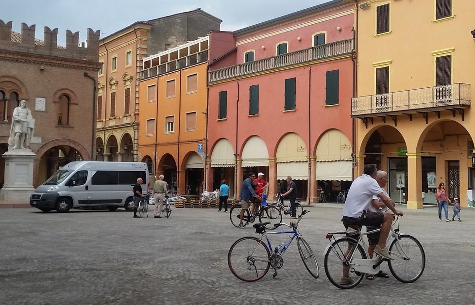Piazza Guercino liberata per la Fiera Campionaria 