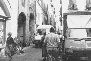 L’assessore Chiari e camioncini in centro