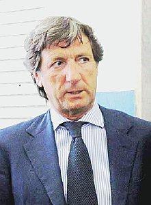 Il segretario generale e, a sinistra il sindaco