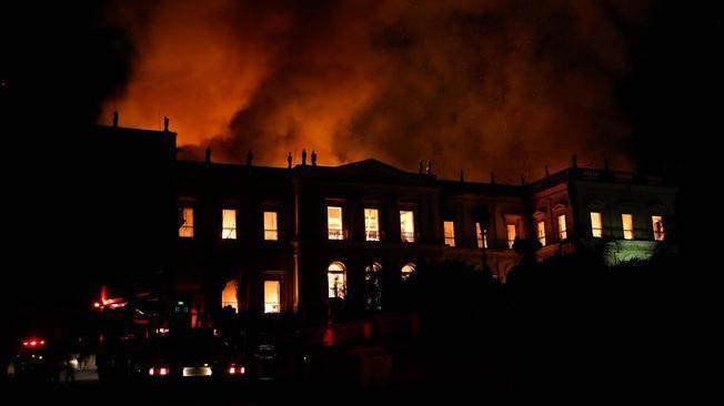 Incendio devasta Museo Nazionale a Rio
