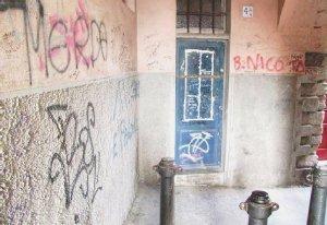 Scritte sulla case in via Borgo alla Noce