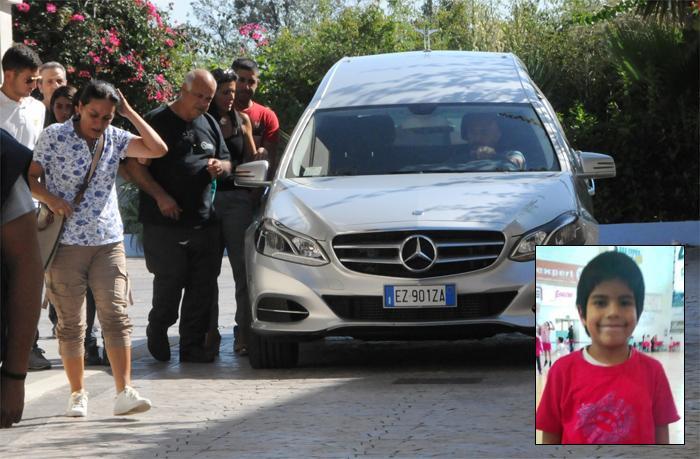 I parenti del piccolo Richard (foto Massimo Locci)