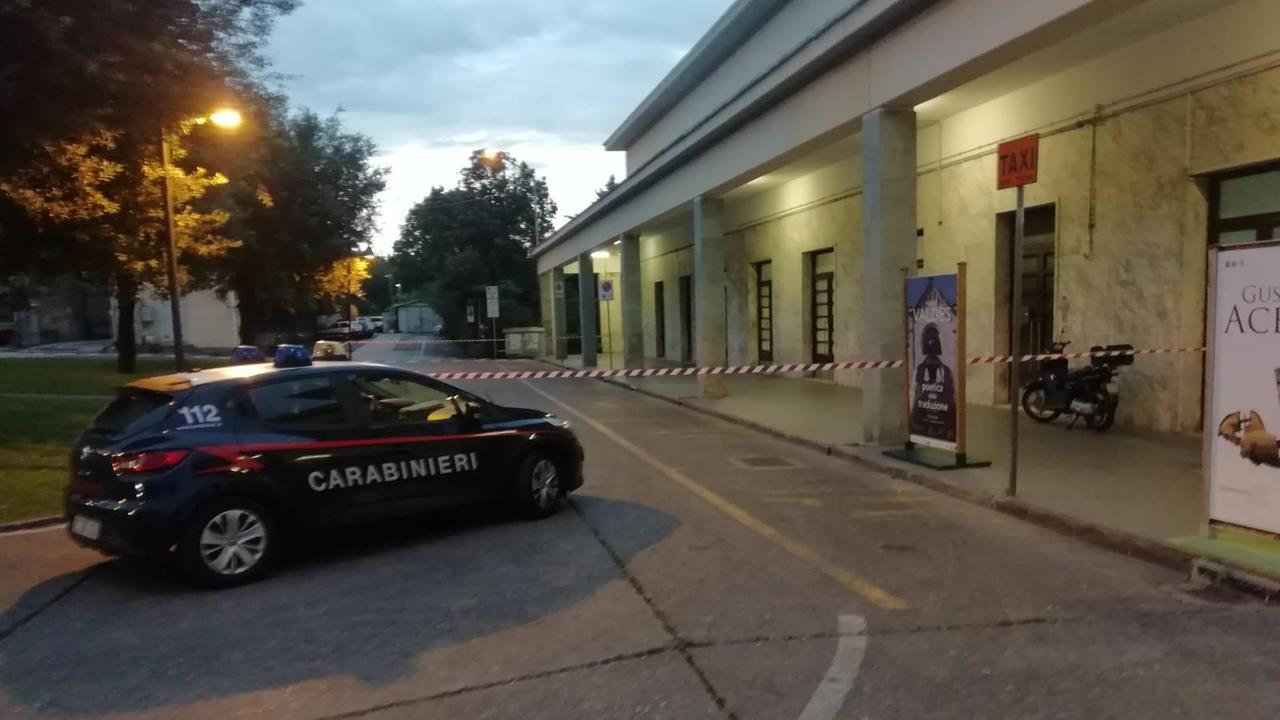 Rientrato il falso allarme bomba per la valigia abbandonata in stazione - Video