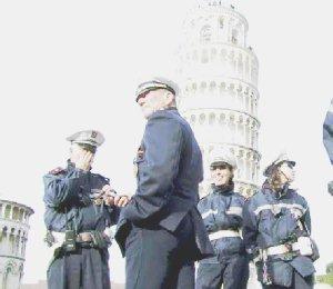 Vigili urbani impegnati in controlli