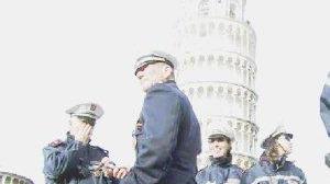 Vigili urbani impegnati in controlli