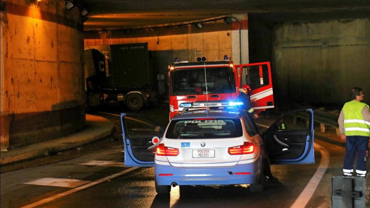 La galleria dello svincolo rimasta bloccata (Marzi Pentafoto)