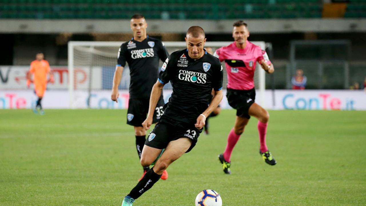 Luca Antonelli in azione contro il Chievo (foto agenzia Massimo Sestini)