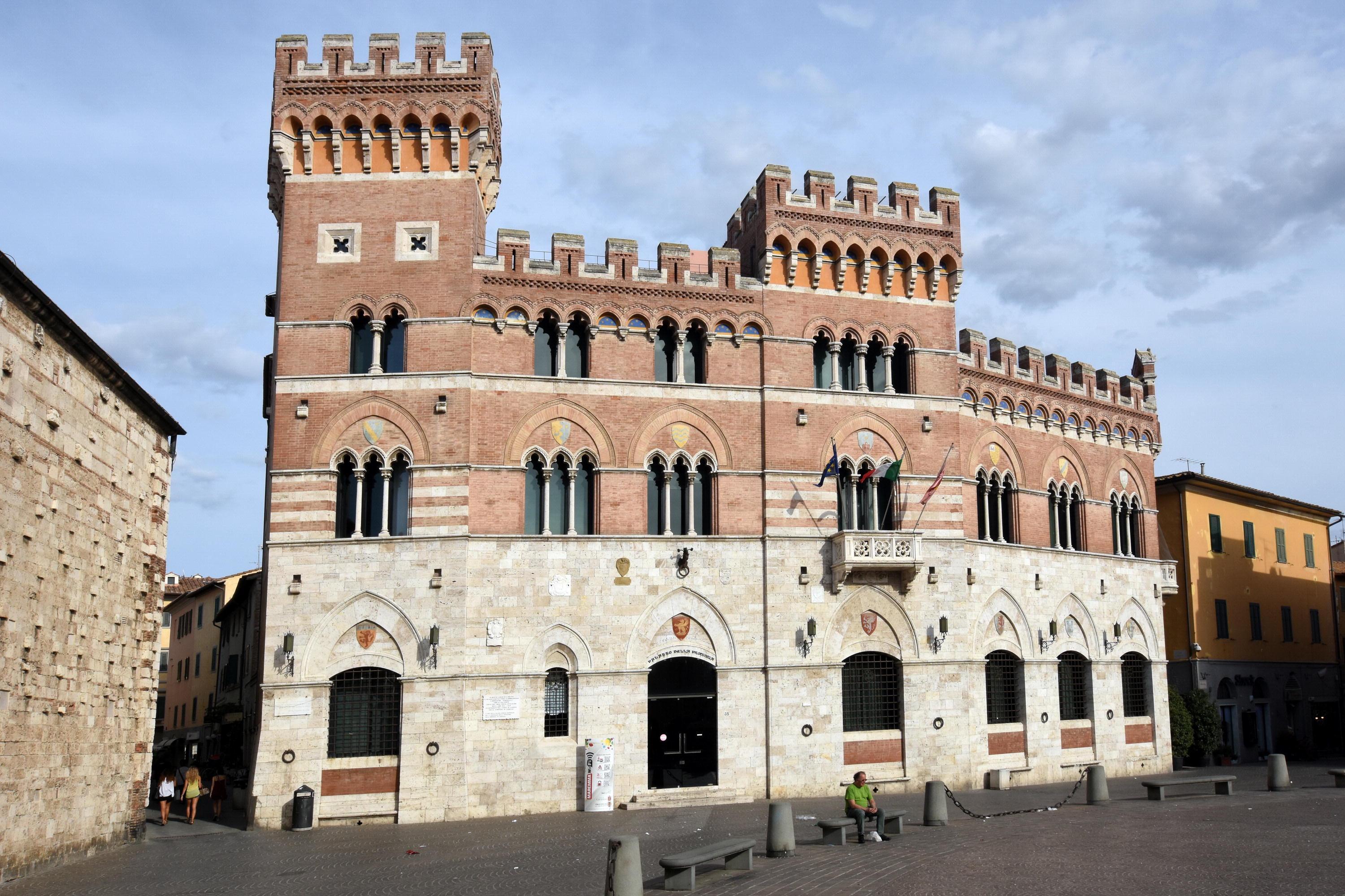 Il Palazzo della Provincia di Grosseto, ente che ha in carico la manutenzione delle scuole superiori (foto Agenzia Bf)