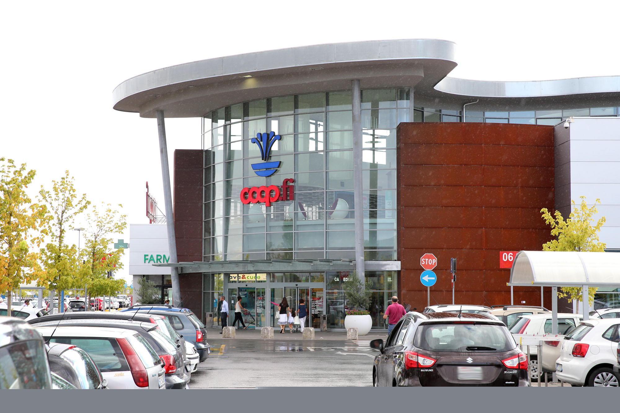L'Ipercoop di Massa e Cozzile (foto Nucci)