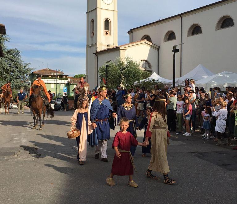 Un tripudio di feste A Casciana la notte di piacere e Vicopisano si tuffa nel passato