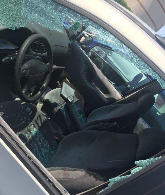Auto forzate e vetri rotti per rubare le valigie