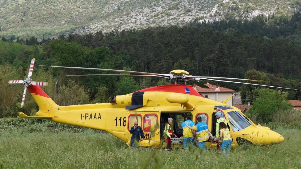 Auto si ribalta in autostrada Maxi tamponamento: 7 feriti