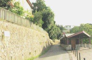 La zona di Montenero dove sorge il complesso residenziale preso di mira dai ladri