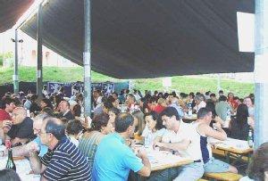 A sinistra Caruso. Sagre, croce e delizia delle estati massesi