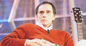 La storica stretta di mano fra il sindaco e Alessandra Caffaz