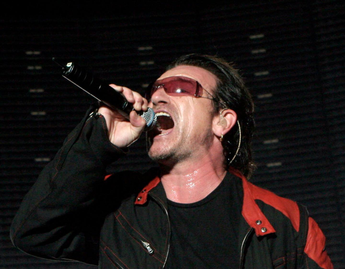 Bono perde la voce e il concerto viene interrotto 