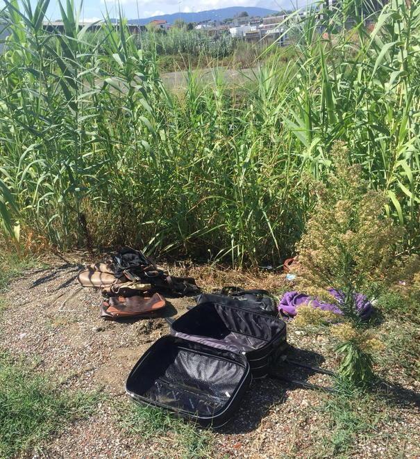 Rifiuti e montagne di bottiglie di plastica: al Lavello una discarica a cielo aperto 