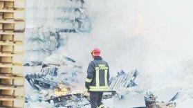 I vigili del fuoco sull’incendio alla fabbrica Zignago di Terrafino