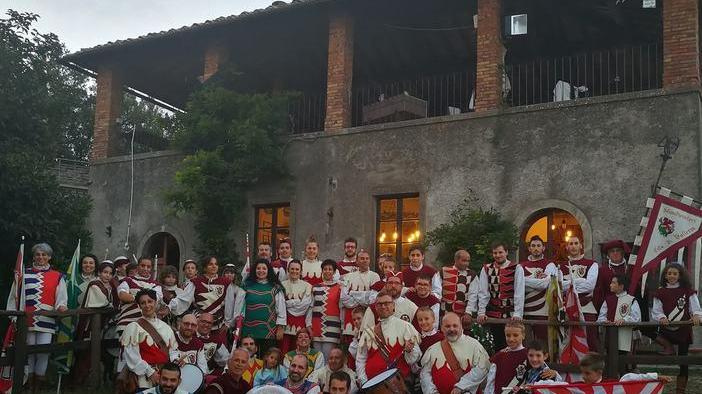 Sbandieratori, tre generazioni in gara in piazza dei Priori